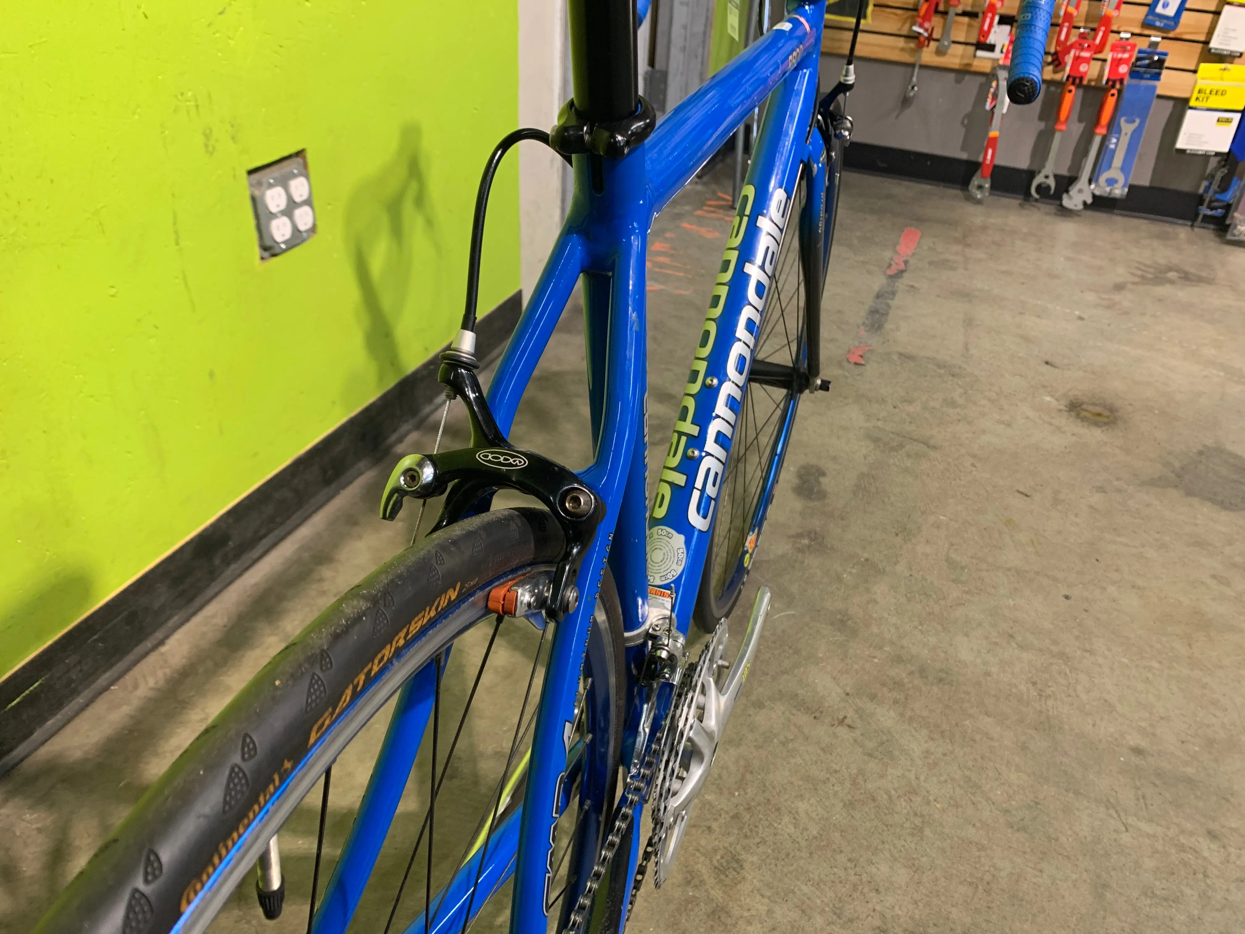 50cm/ 19" Cannondale R800 Road Bike Blue
