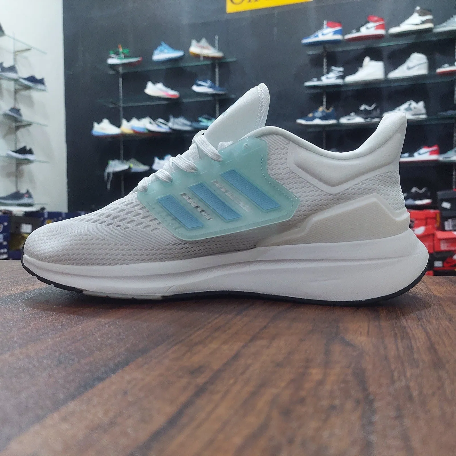 AD Ultra Bouncce Running White Sea