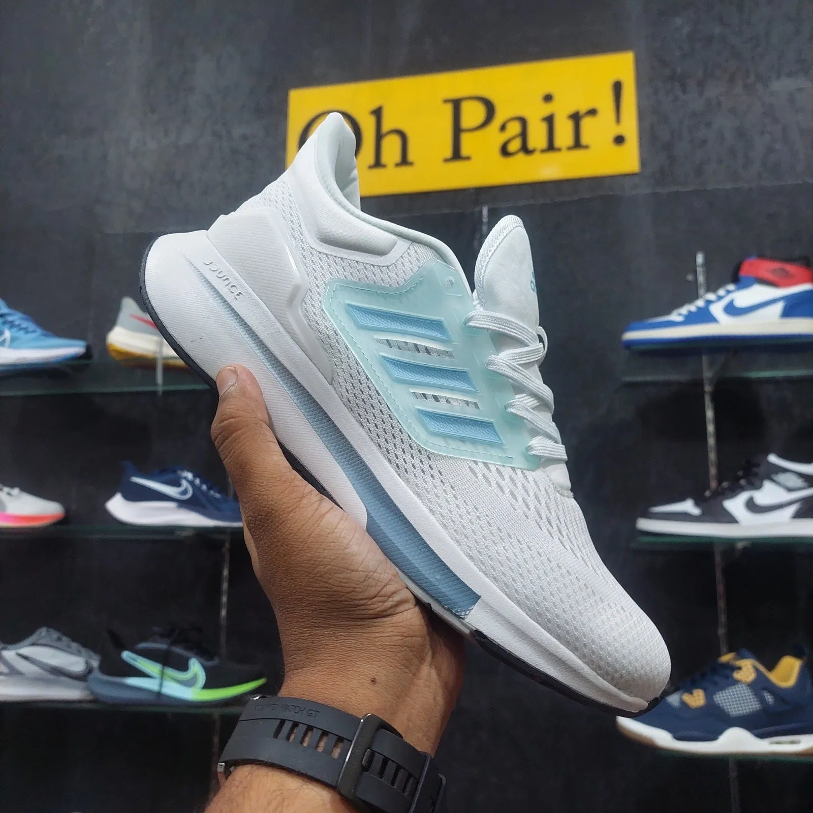 AD Ultra Bouncce Running White Sea