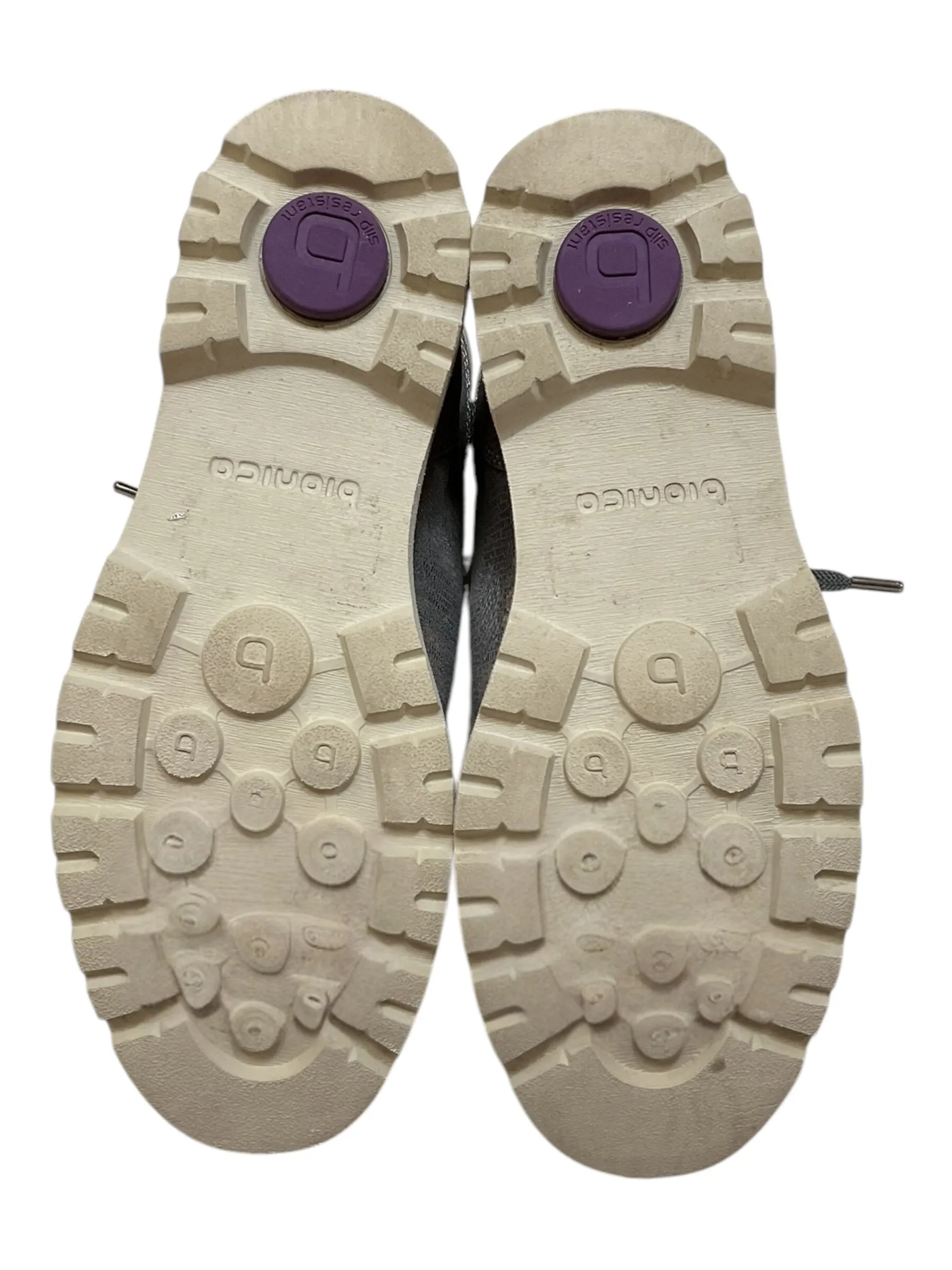 Boots Hiking By Clothes Mentor  Size: 8.5