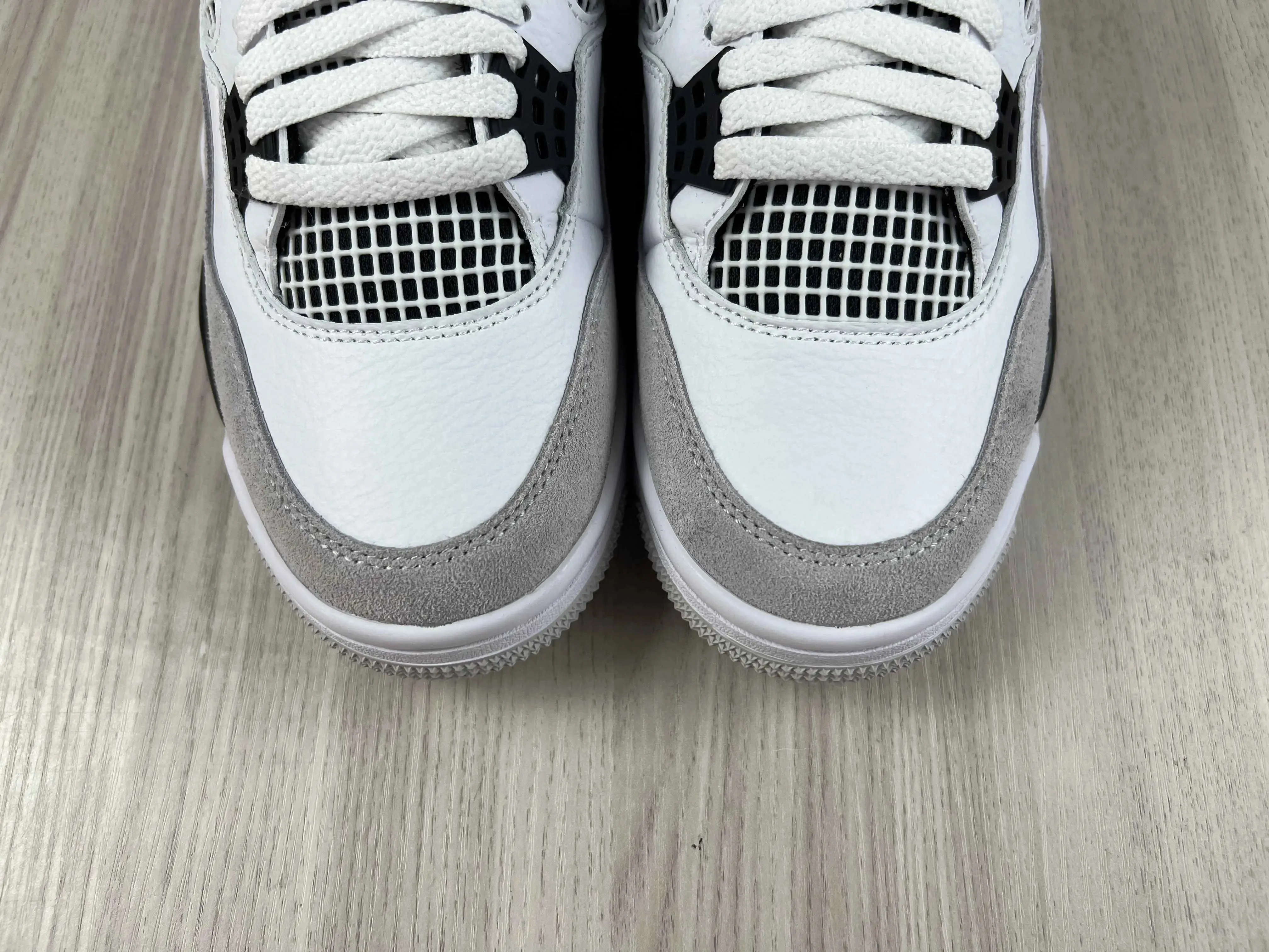Classic Retro 4 Sneakers - Military Black