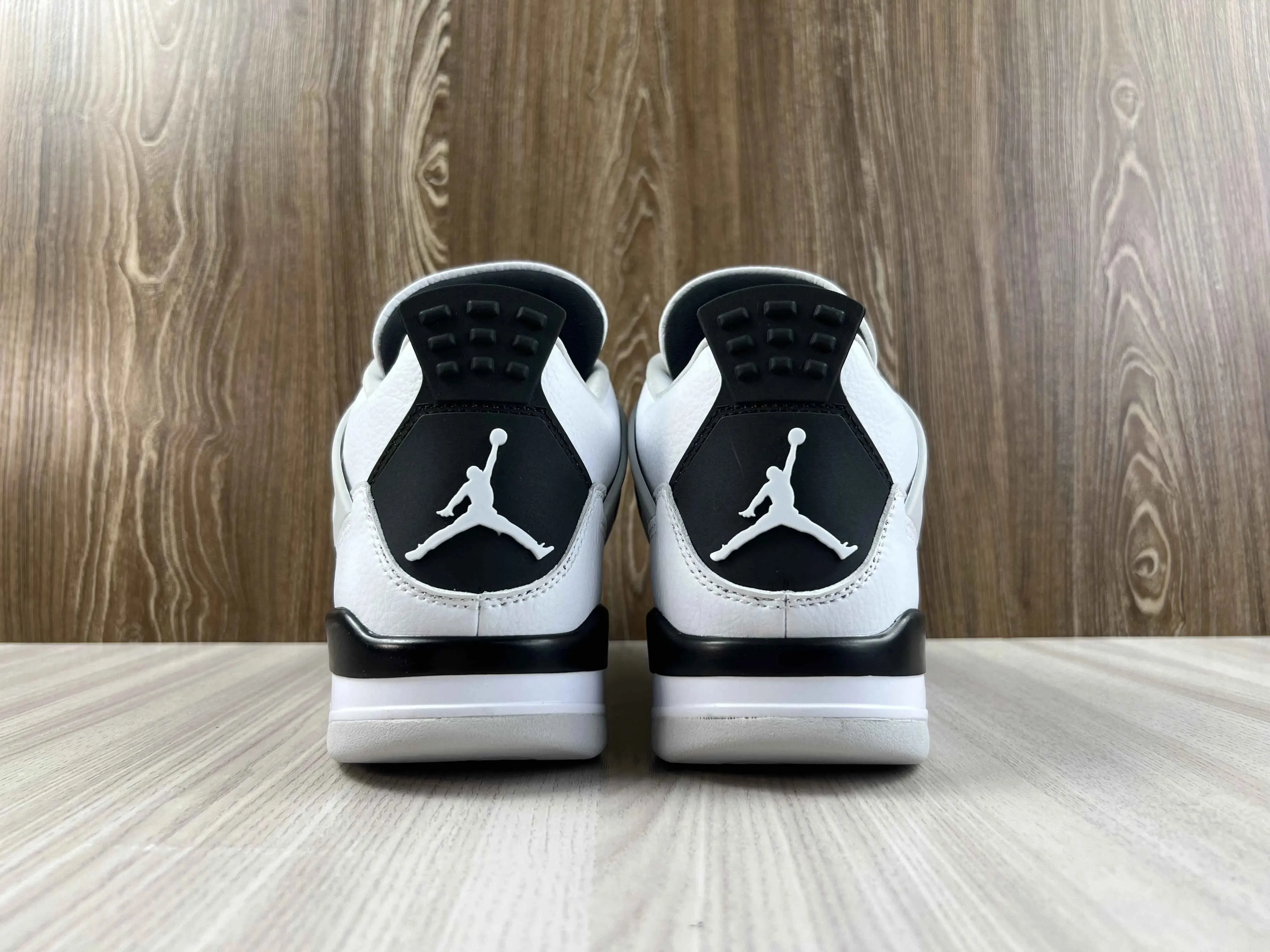 Classic Retro 4 Sneakers - Military Black