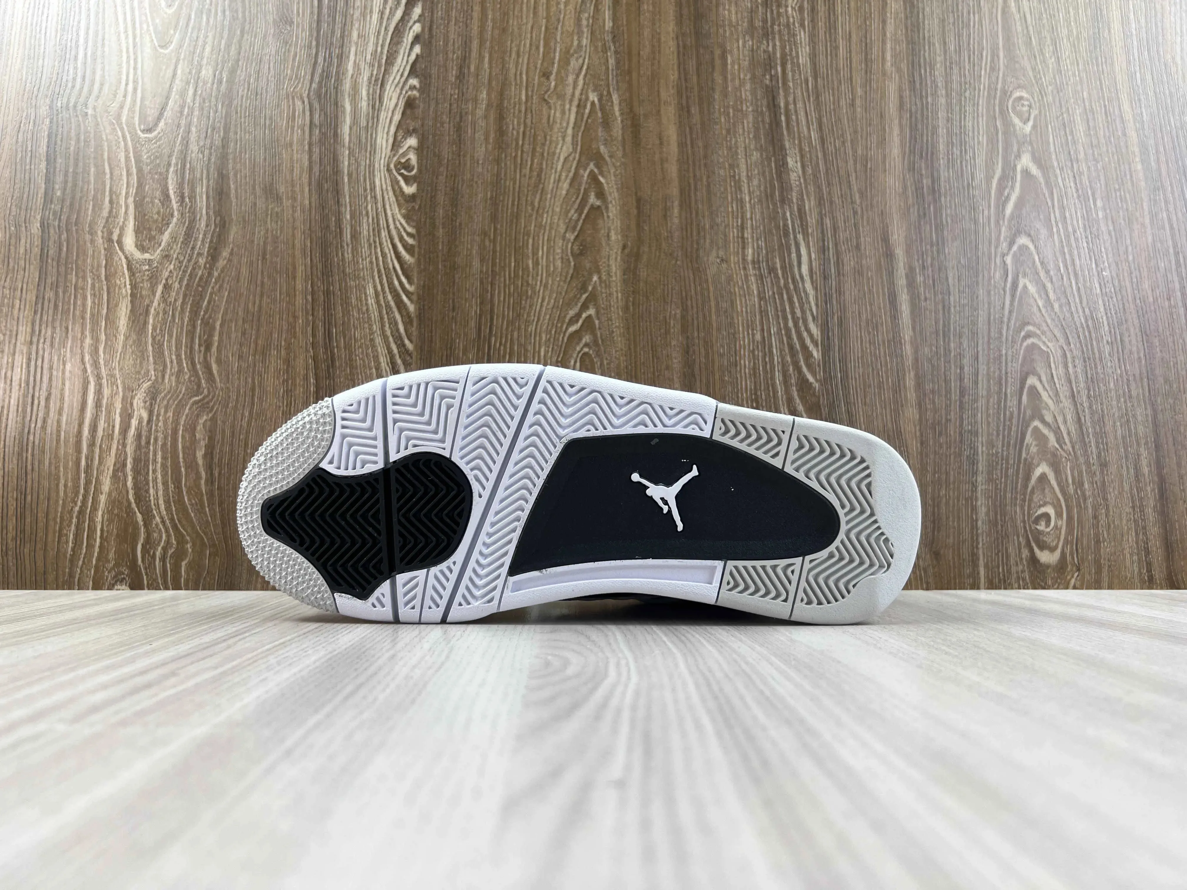Classic Retro 4 Sneakers - Military Black