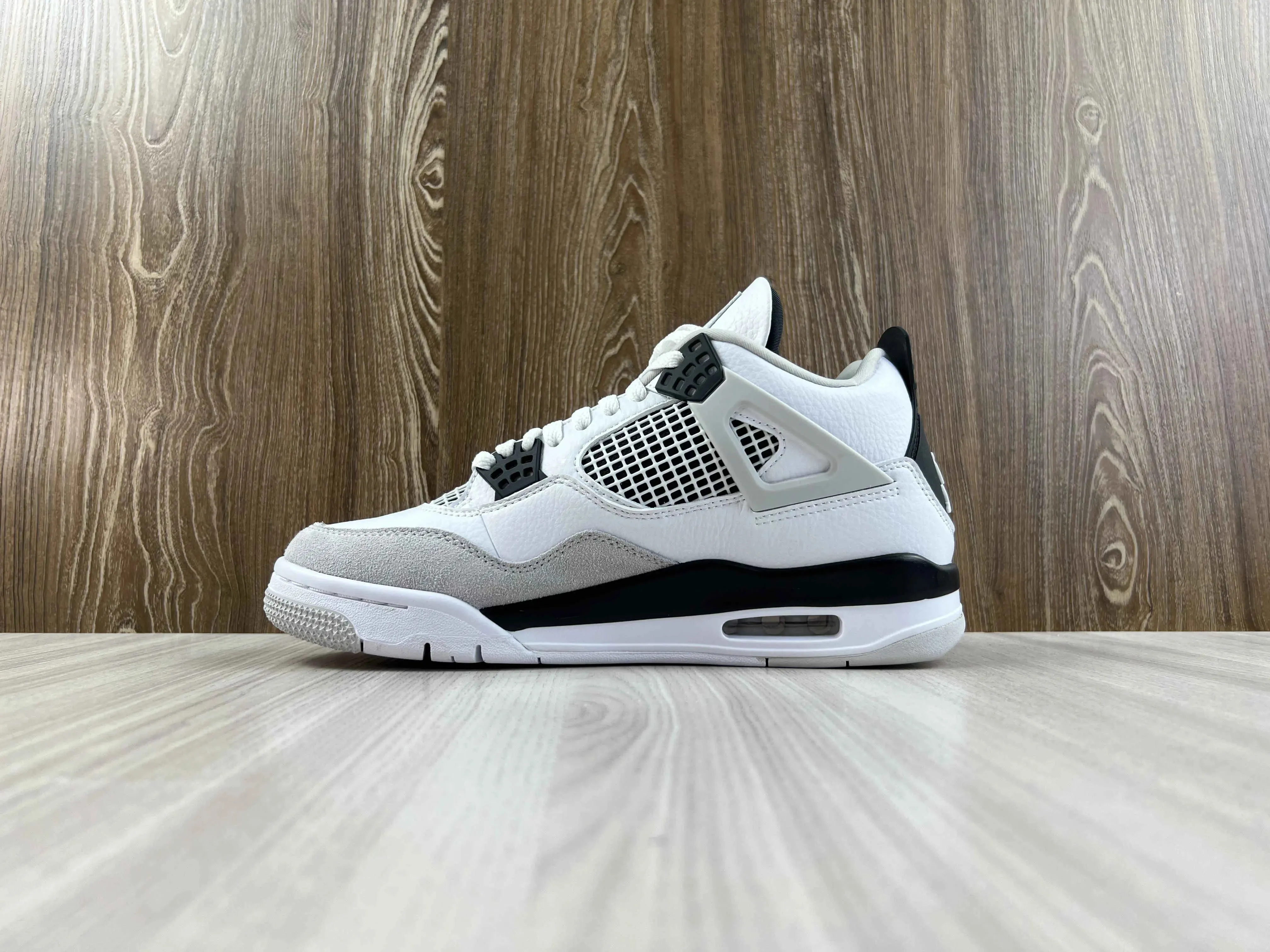 Classic Retro 4 Sneakers - Military Black