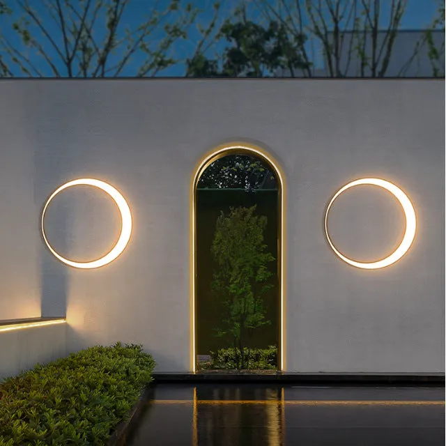 Crescent Outdoor Wall Lamp