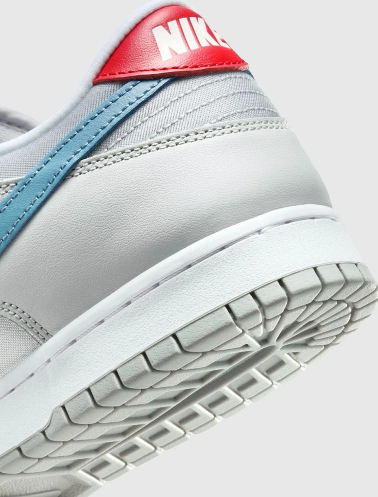 DUNK LOW "SILVER SURFER"