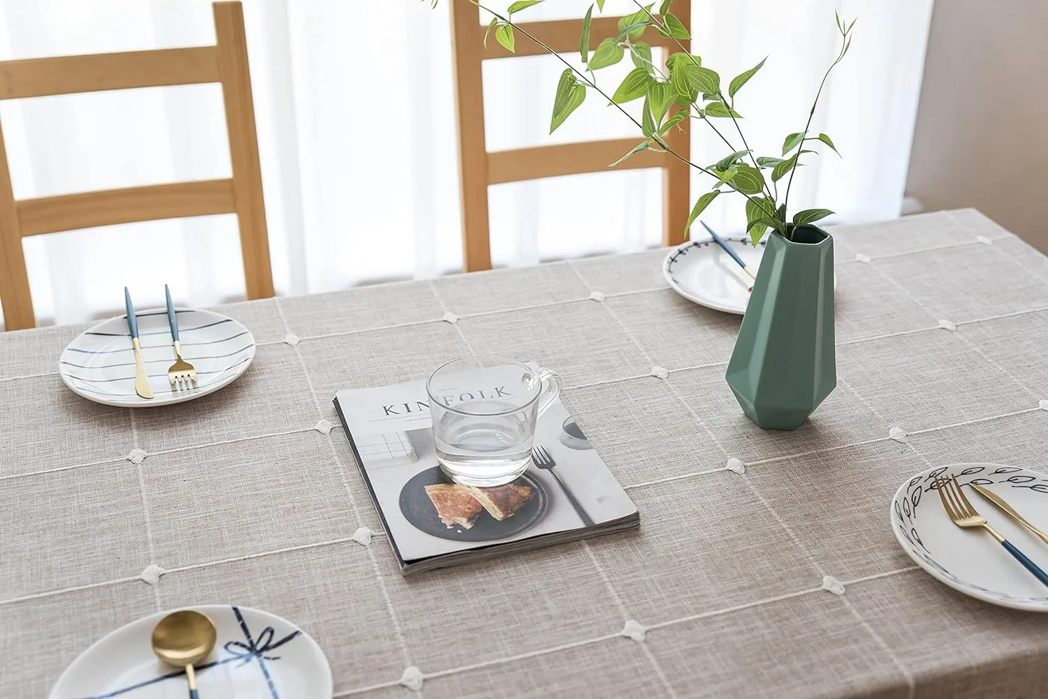 EMBROIDERED WATERPROOF TABLECLOTH