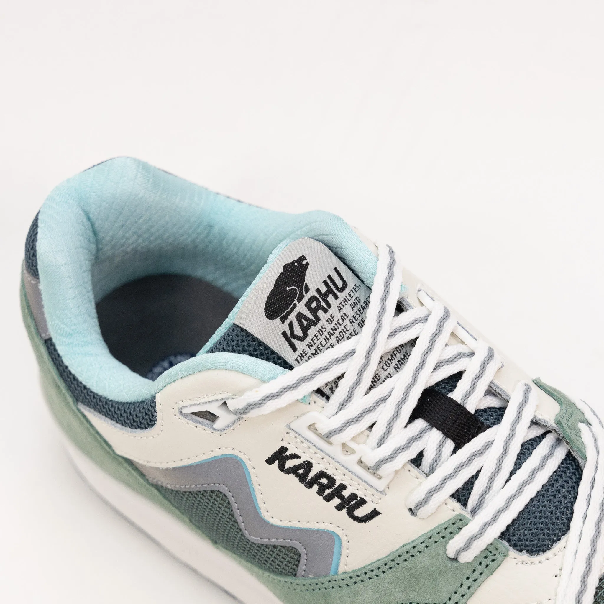 Karhu Synchron Classic - Iceberg Green/Lily White
