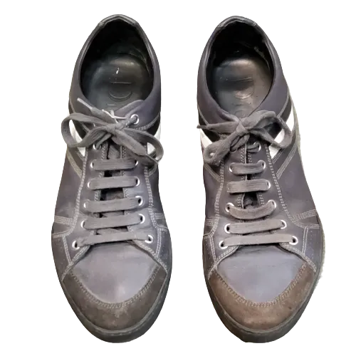 Low-top leather trainers
