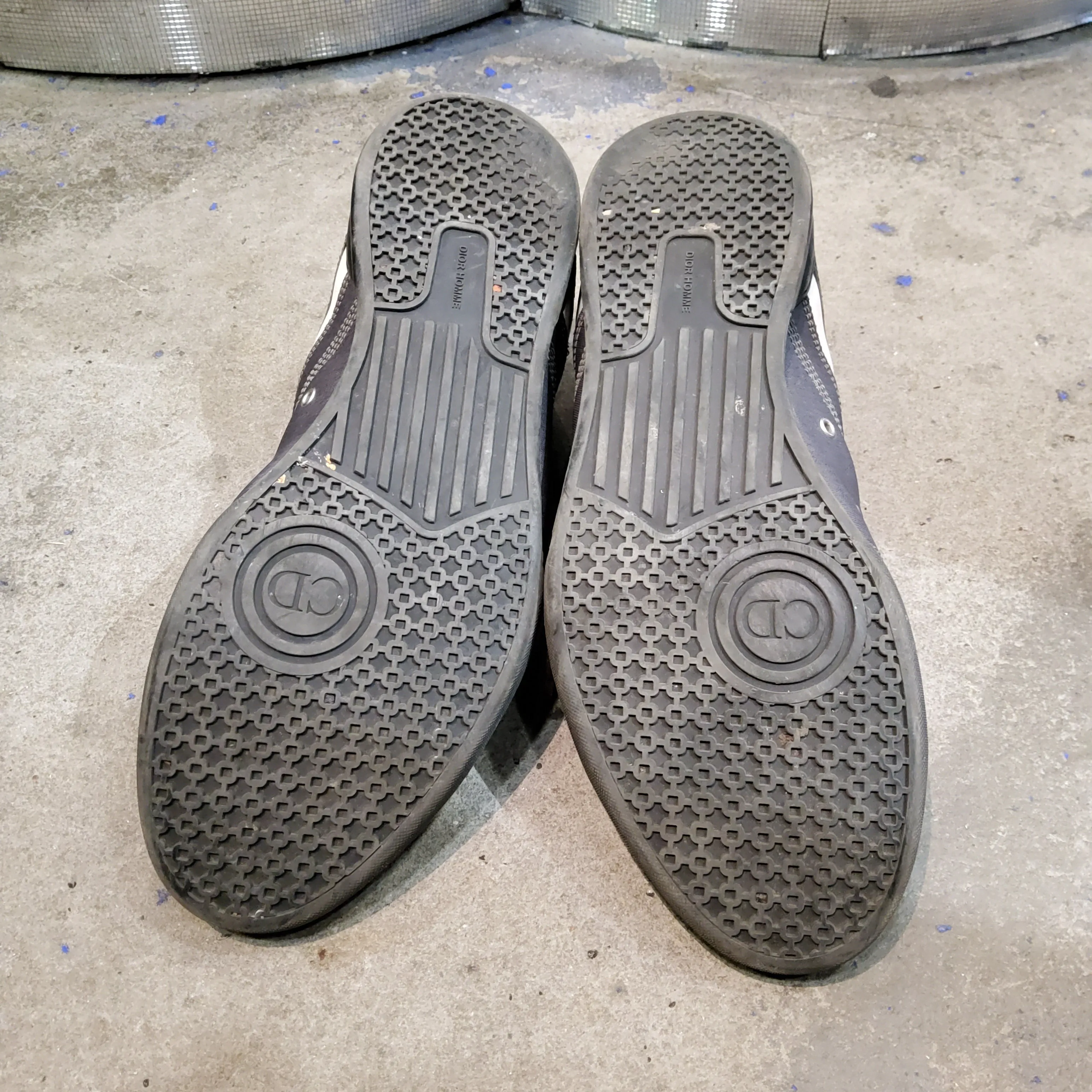 Low-top leather trainers