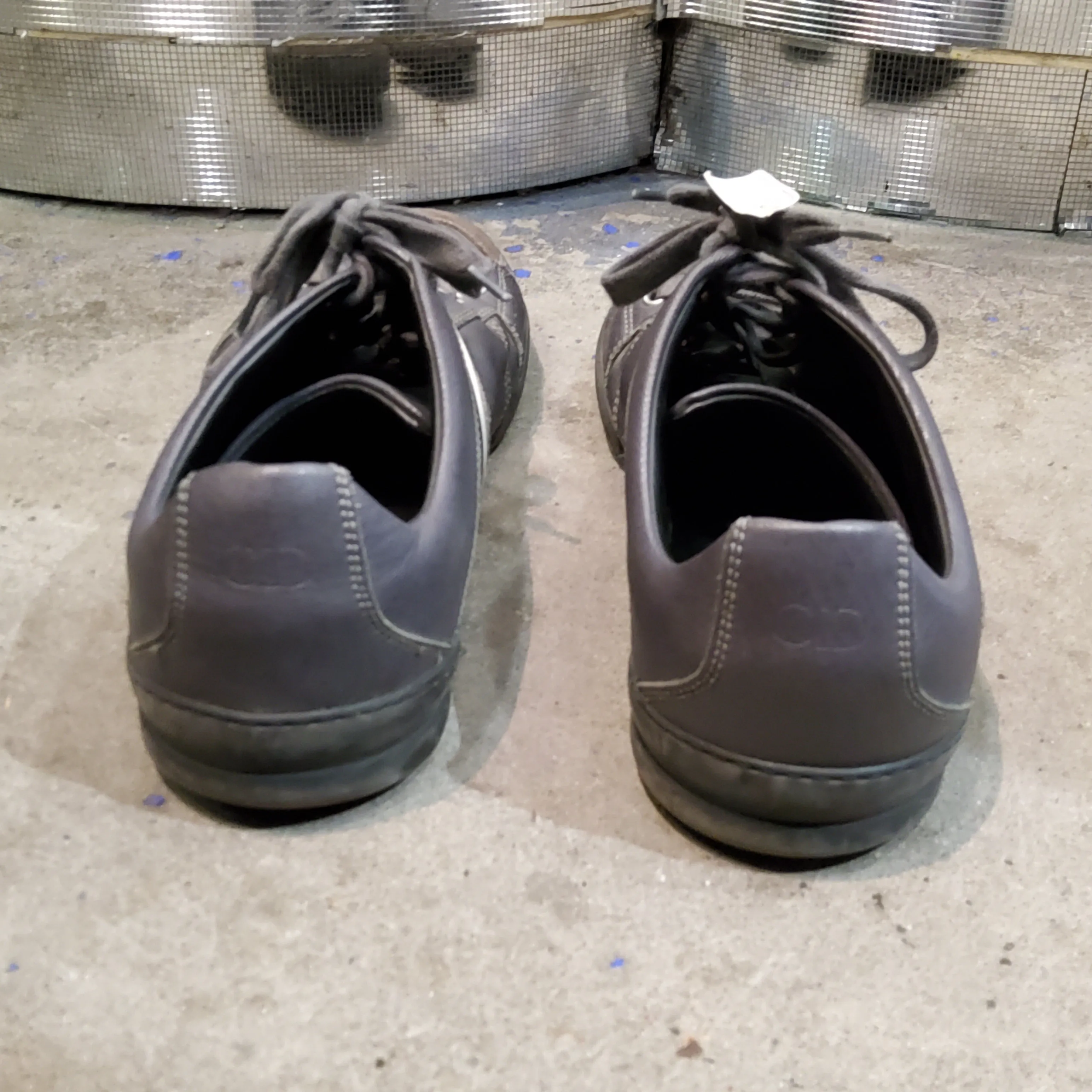 Low-top leather trainers