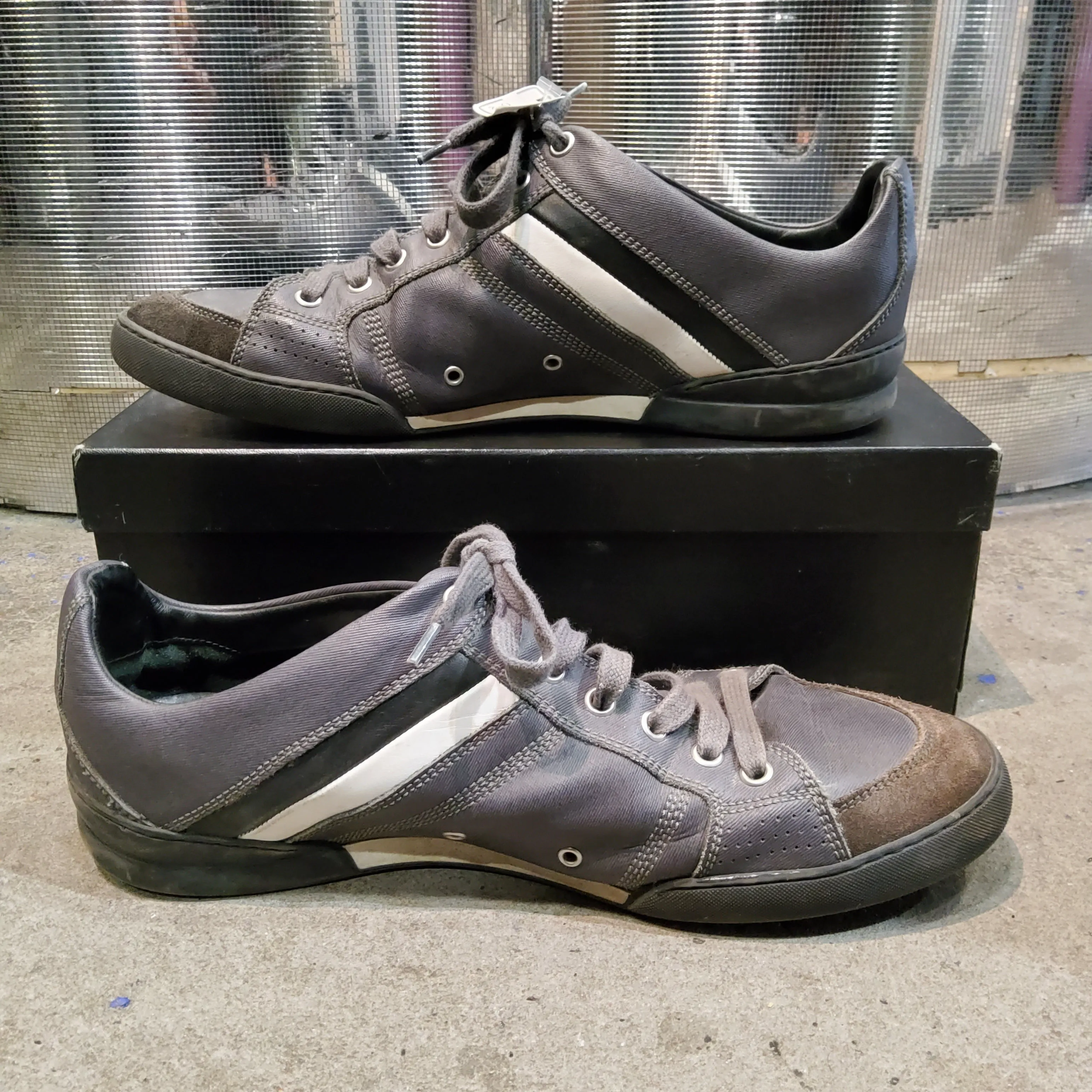 Low-top leather trainers