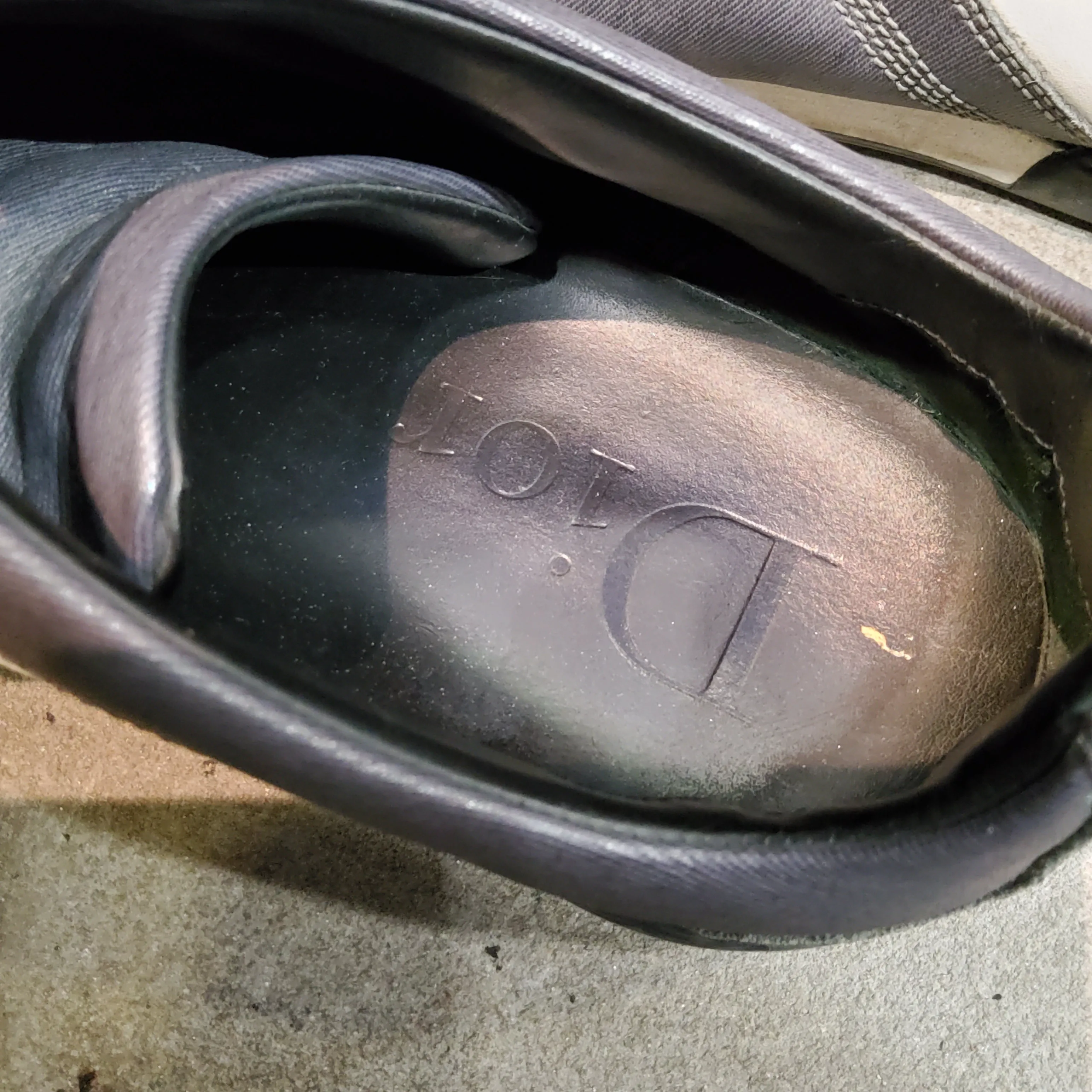 Low-top leather trainers