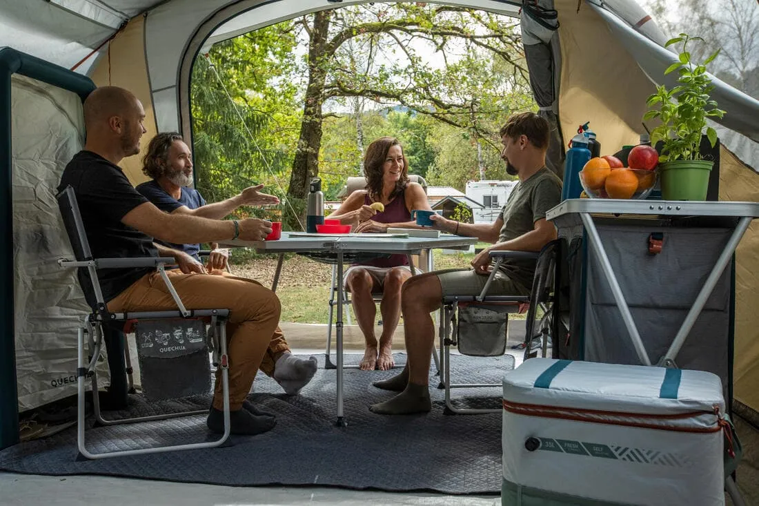 Meuble de rangement pliable et compact pour le camping