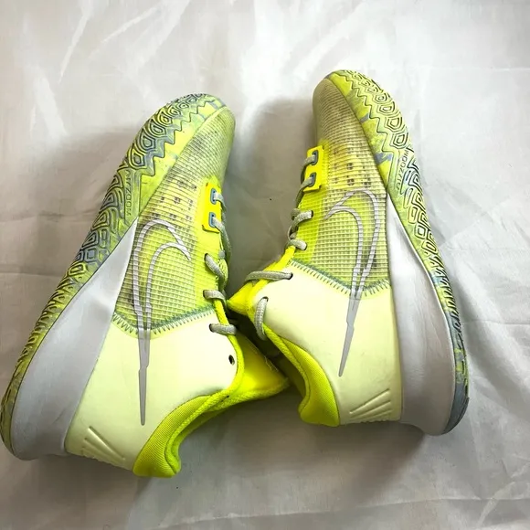 Nike Kyrie 4 Flytrap Mid Barely Volt Green Dayglow Classic Bold sneakers sz 8,5