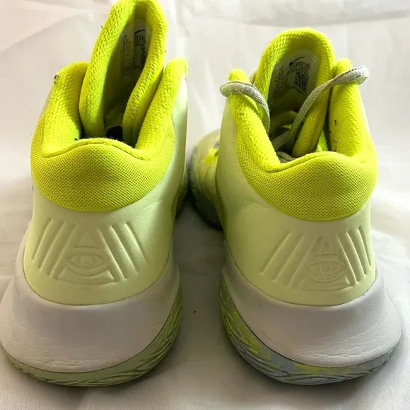 Nike Kyrie 4 Flytrap Mid Barely Volt Green Dayglow Classic Bold sneakers sz 8,5