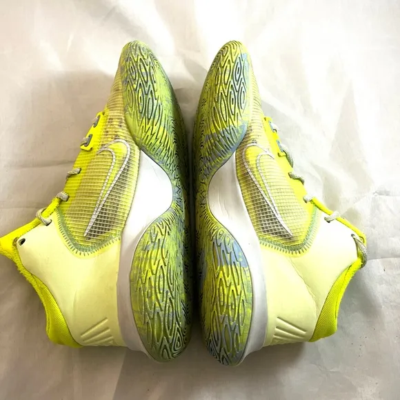 Nike Kyrie 4 Flytrap Mid Barely Volt Green Dayglow Classic Bold sneakers sz 8,5