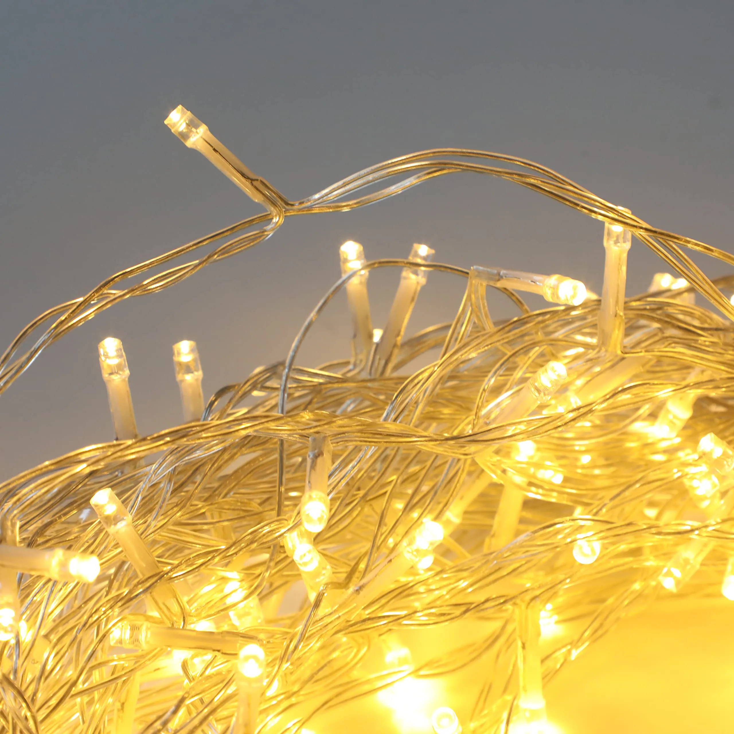 Olsen & Smith Christmas String Fairy Lights, Decorative Warm Xmas White Lights Outdoor & Indoor for Living Room Hallway Garden, 30m/98Ft 300 LEDs IP44 8 Modes