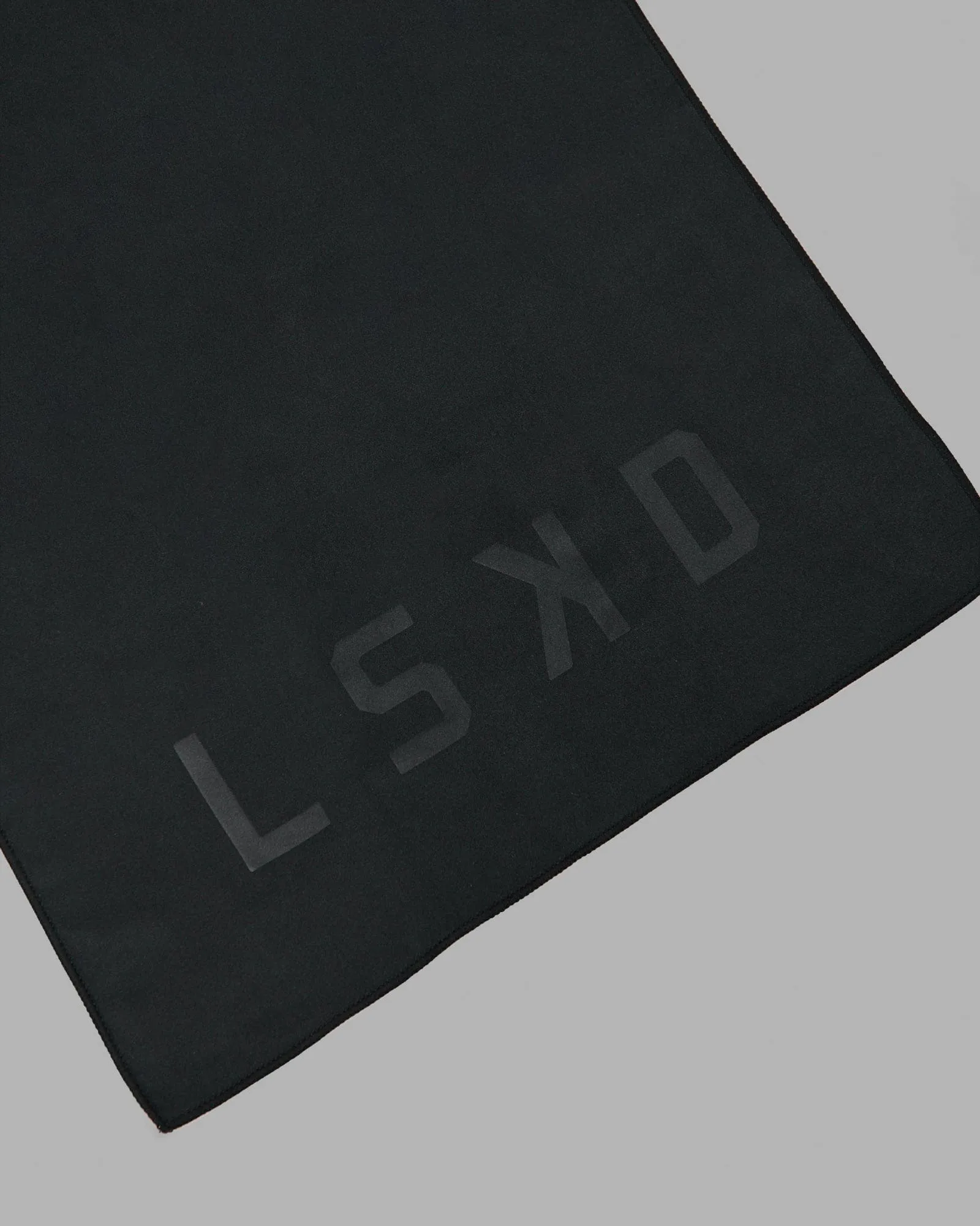 Perform Microfibre Lightweight Towel Medium - Black