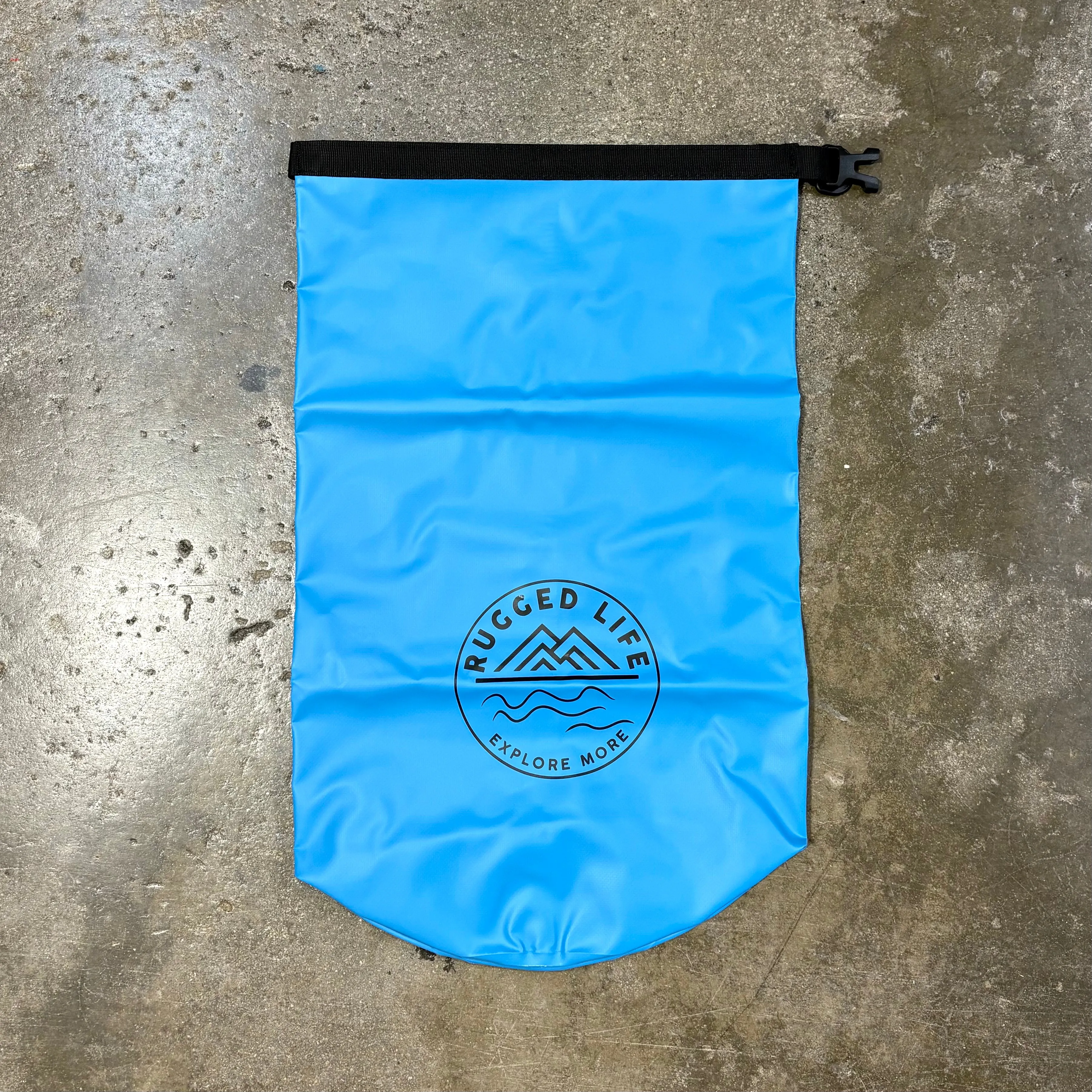 RUGGED LIFE HEAVY DUTY 20L DRY BAG WITH ROLL-TOP CLOSURE