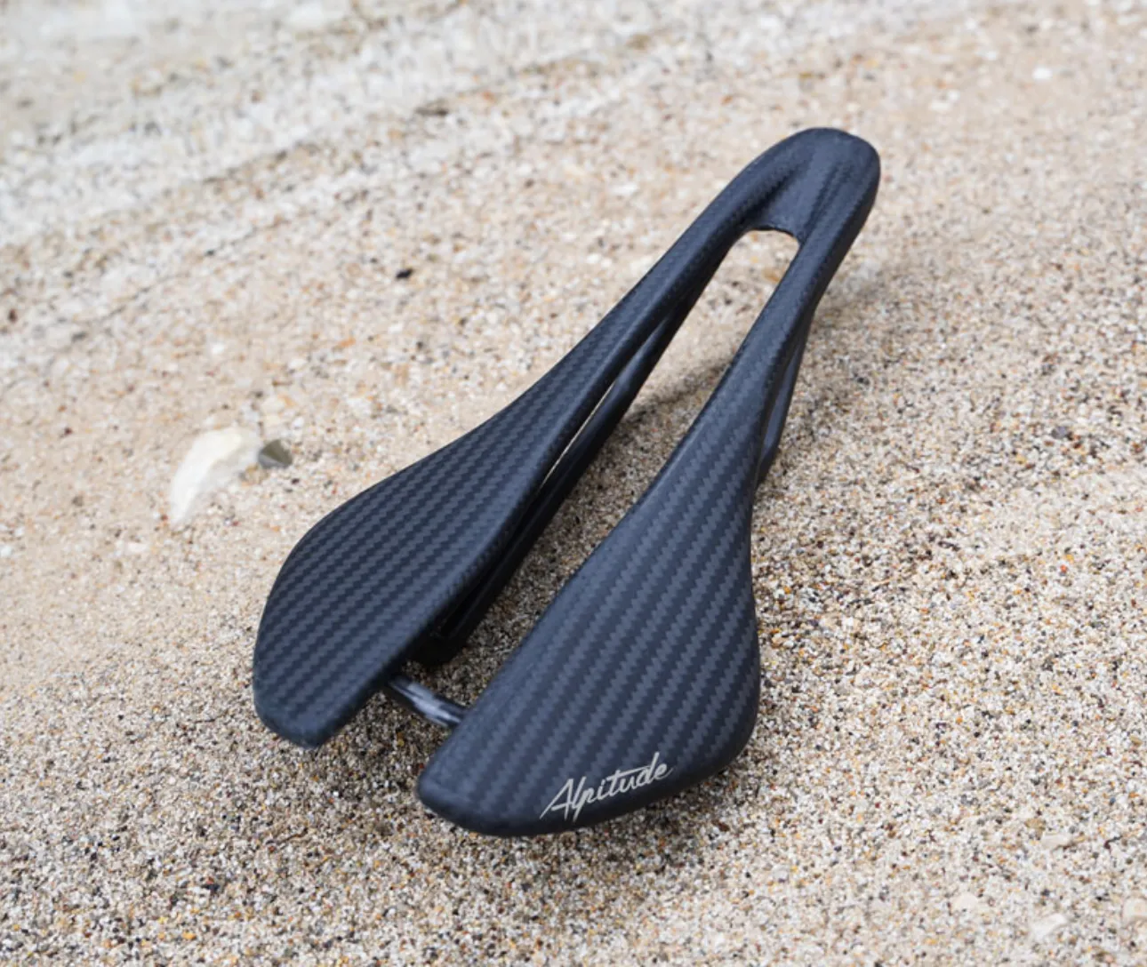 SADDLE GARDENA ALPITUDE COMPONENTS IN CARBON 1k, 3k, 6k, UD