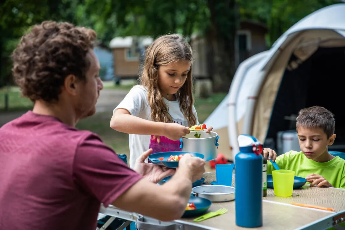 TABLE DE CAMPING PLIANTE - 4 PERSONNES